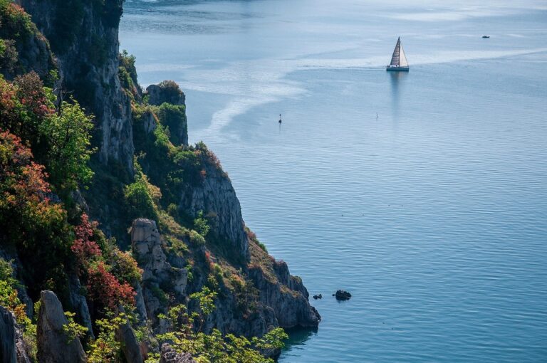L’Italia dei laghi: 5 destinazioni d’acqua dolce tra natura e poesia