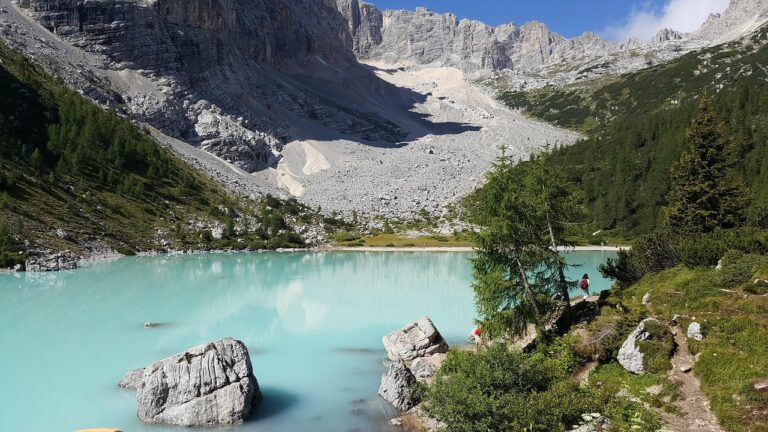 Vacanze detox in Italia: dove rigenerarsi tra natura, terme e silenzio