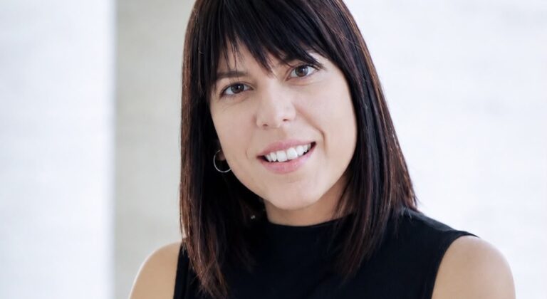 Mariella Rotondaro: «Il Belvedere», oltre le maschere