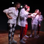 “Shake It Out”, Shakespeare travolto da un’irresistibile ordinaria follia